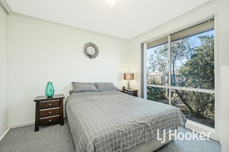 Photo - 58 Lawless Drive, Cranbourne North VIC 3977 - Image 6