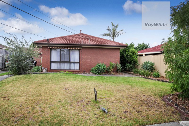 Photo - 58 Lenoak Street, Gladstone Park VIC 3043 - Image 2