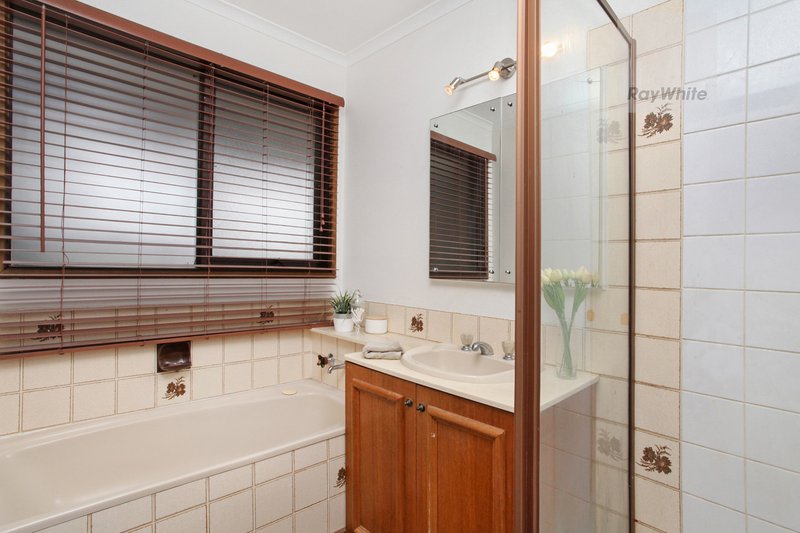 Photo - 58 Lenoak Street, Gladstone Park VIC 3043 - Image 10