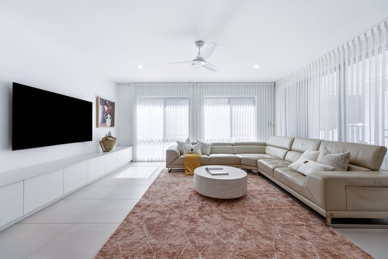 Photo - 58 Linacre Crescent, Carindale QLD 4152 - Image 3