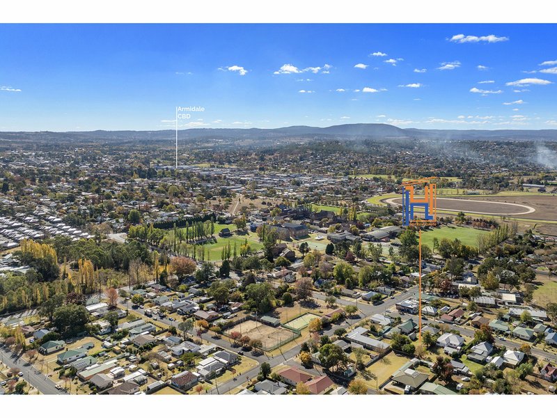 Photo - 58 Mann Street, Armidale NSW 2350 - Image 2