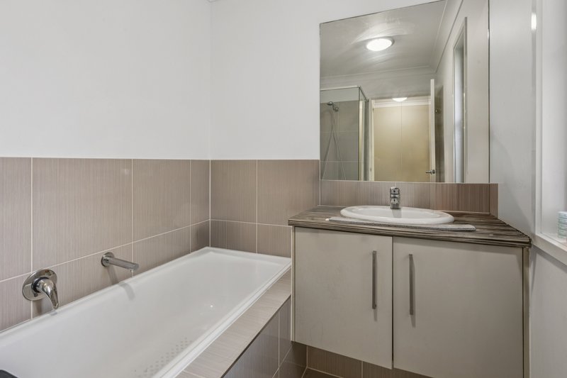 Photo - 58 Merimbula Crescent, Fitzgibbon QLD 4018 - Image 3