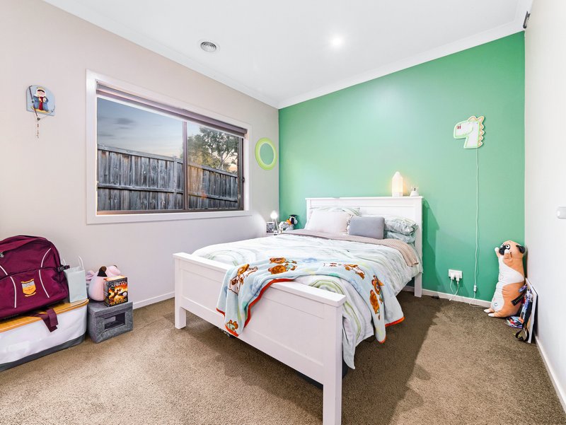 Photo - 58 Mickleham Drive, Cranbourne North VIC 3977 - Image 14