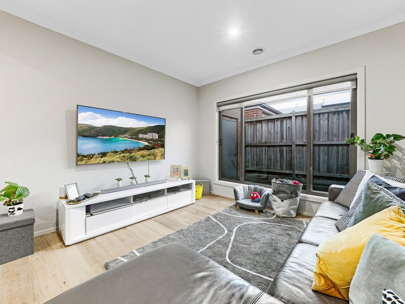 Photo - 58 Mickleham Drive, Cranbourne North VIC 3977 - Image 17