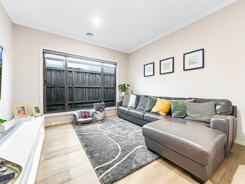 Photo - 58 Mickleham Drive, Cranbourne North VIC 3977 - Image 18