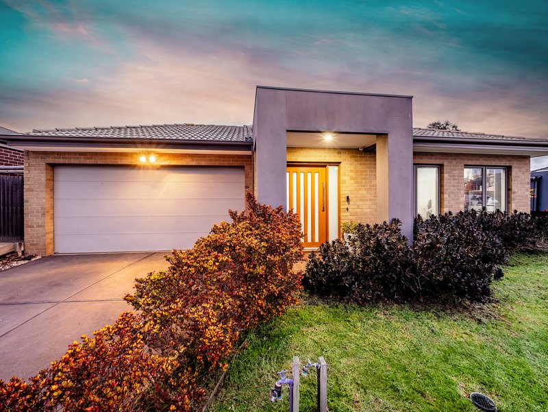 Photo - 58 Mickleham Drive, Cranbourne North VIC 3977 - Image 27