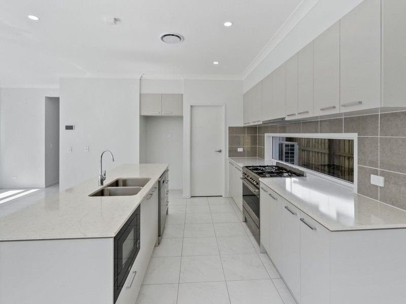 Photo - 58 Montgomery Circuit, Pallara QLD 4110 - Image 3