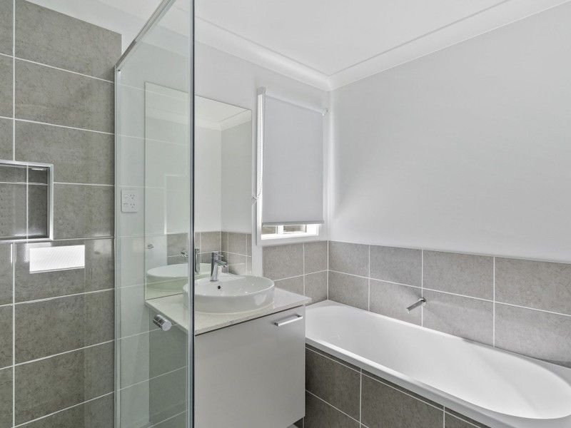 Photo - 58 Montgomery Circuit, Pallara QLD 4110 - Image 6