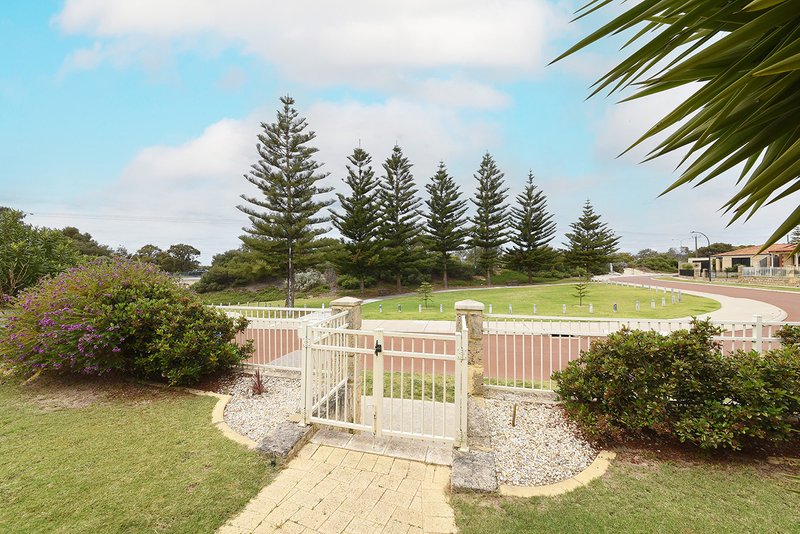 Photo - 58 Mulgrave Loop, Mindarie WA 6030 - Image 4