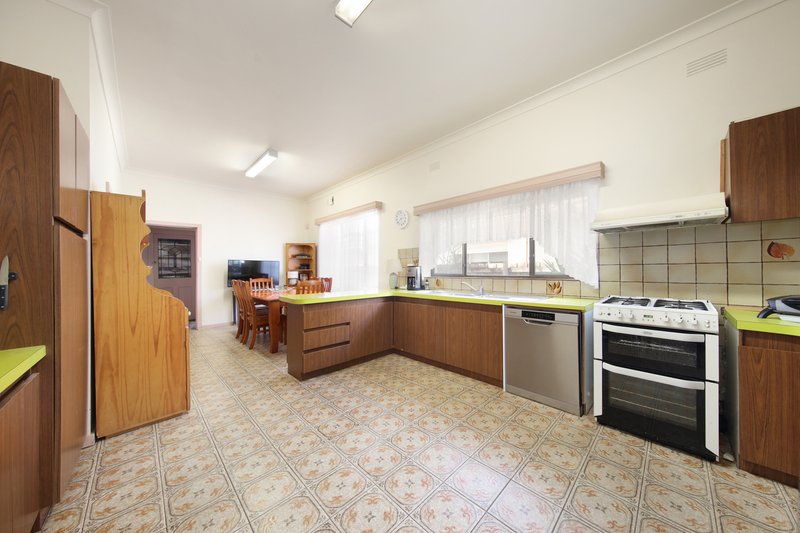 Photo - 58 Murray Road, Mckinnon VIC 3204 - Image 2