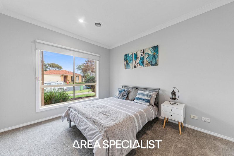 Photo - 58 Oaklands Way, Pakenham VIC 3810 - Image 5