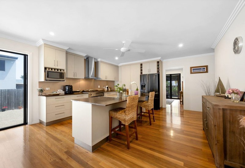 Photo - 58 Pacific Esplanade, Slade Point QLD 4740 - Image 8