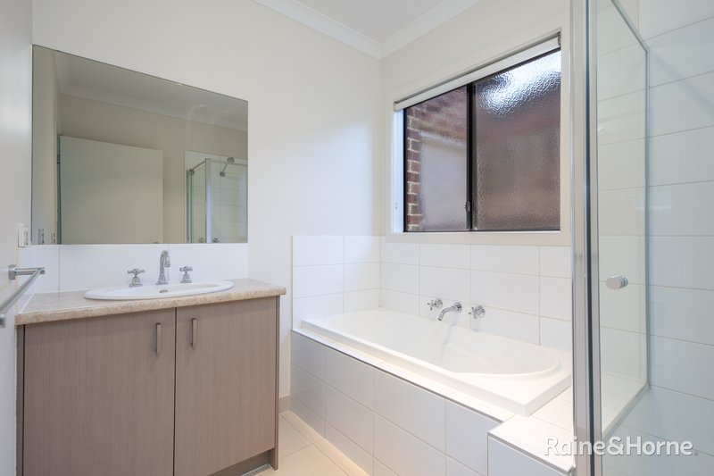 Photo - 5/8 Pads Way, Sunbury VIC 3429 - Image 7