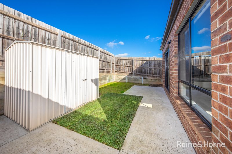 Photo - 5/8 Pads Way, Sunbury VIC 3429 - Image 12