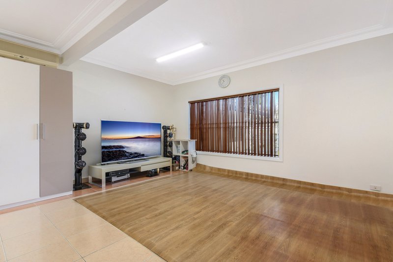 Photo - 58 Pandora Street, Greenacre NSW 2190 - Image 3