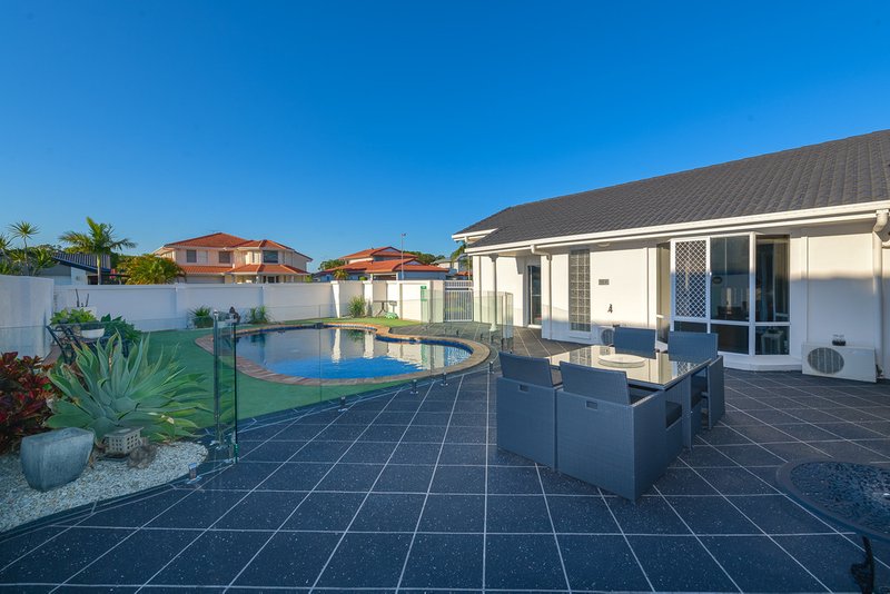 Photo - 58 Pebble Beach Drive, Runaway Bay QLD 4216 - Image 8