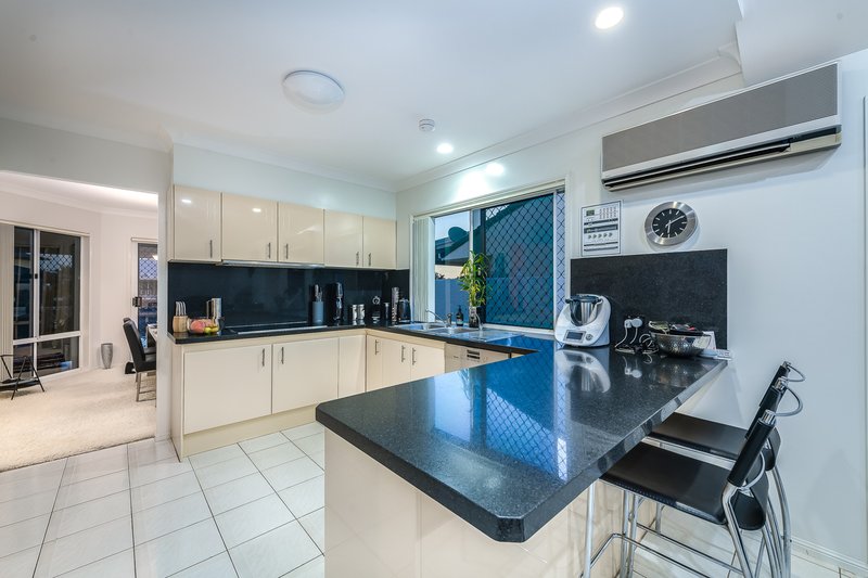 Photo - 58 Pebble Beach Drive, Runaway Bay QLD 4216 - Image 16