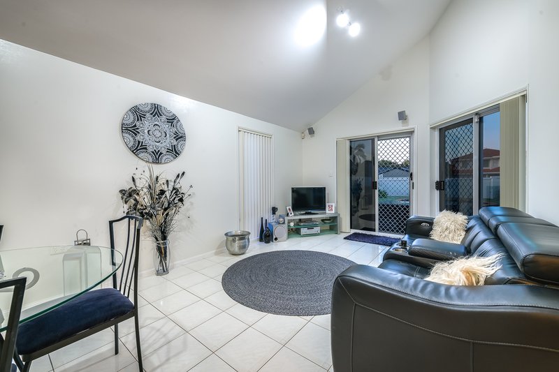 Photo - 58 Pebble Beach Drive, Runaway Bay QLD 4216 - Image 18