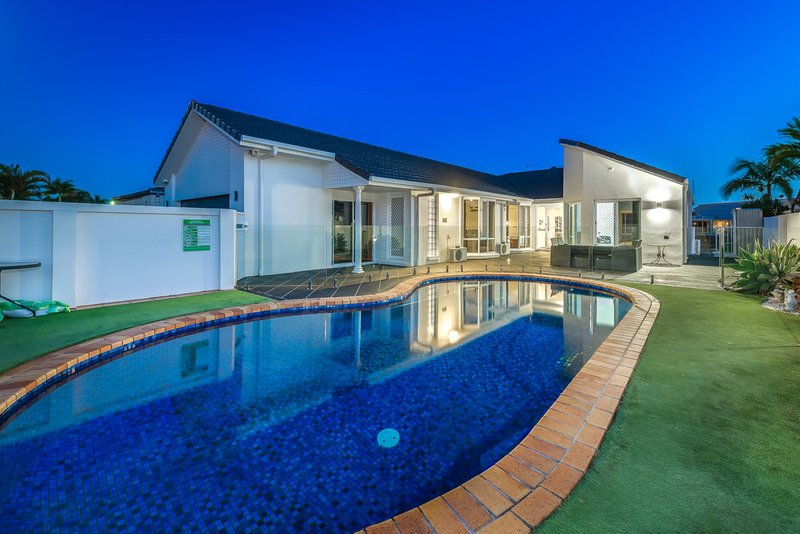 Photo - 58 Pebble Beach Drive, Runaway Bay QLD 4216 - Image 26