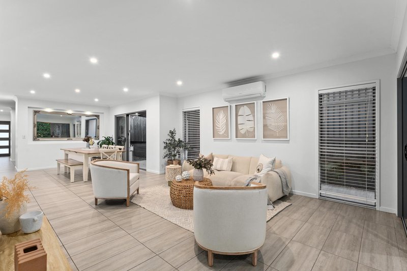 Photo - 58 Popran Chase, South Ripley QLD 4306 - Image 3