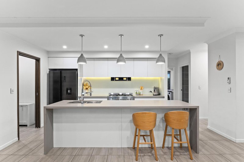 Photo - 58 Popran Chase, South Ripley QLD 4306 - Image 9