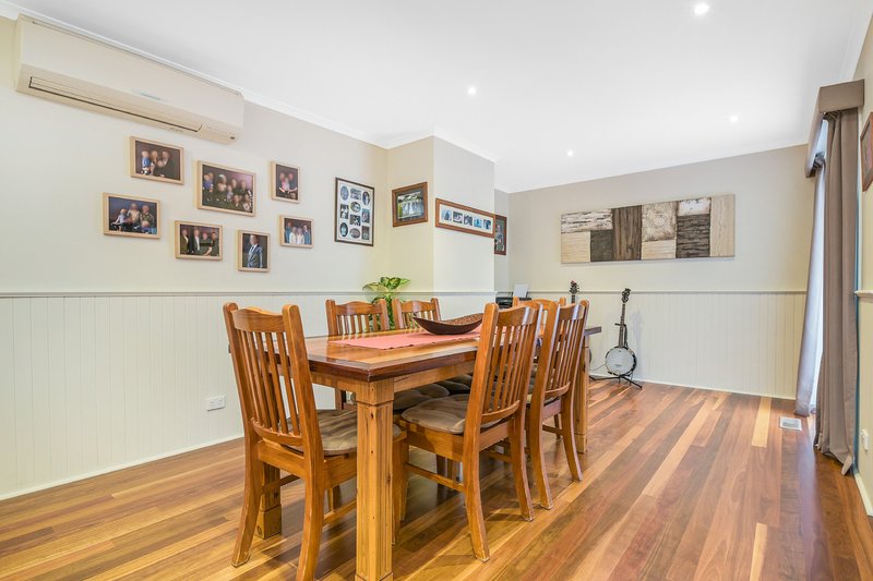 Photo - 58 Quarry Hills Drive, Berwick VIC 3806 - Image 6