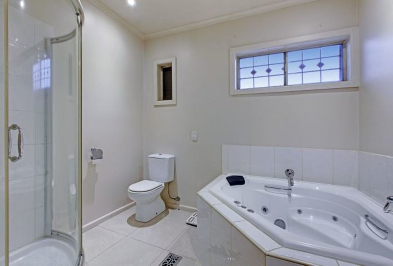 Photo - 58 Rathcown Road, Reservoir VIC 3073 - Image 8