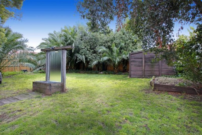 Photo - 58 Rathcown Road, Reservoir VIC 3073 - Image 10