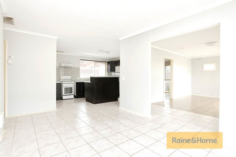 Photo - 58 Rathdowne Circuit, Melton West VIC 3337 - Image 4