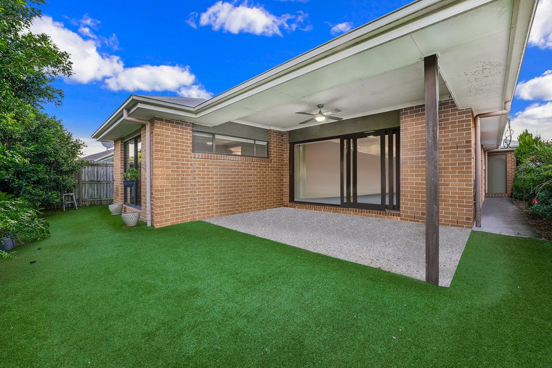 Photo - 58 Ravensbourne Crescent, North Lakes QLD 4509 - Image 14