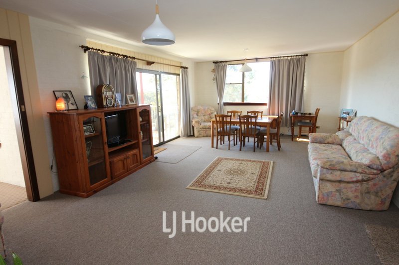 Photo - 58 Redhead Rd , Hallidays Point NSW 2430 - Image 11