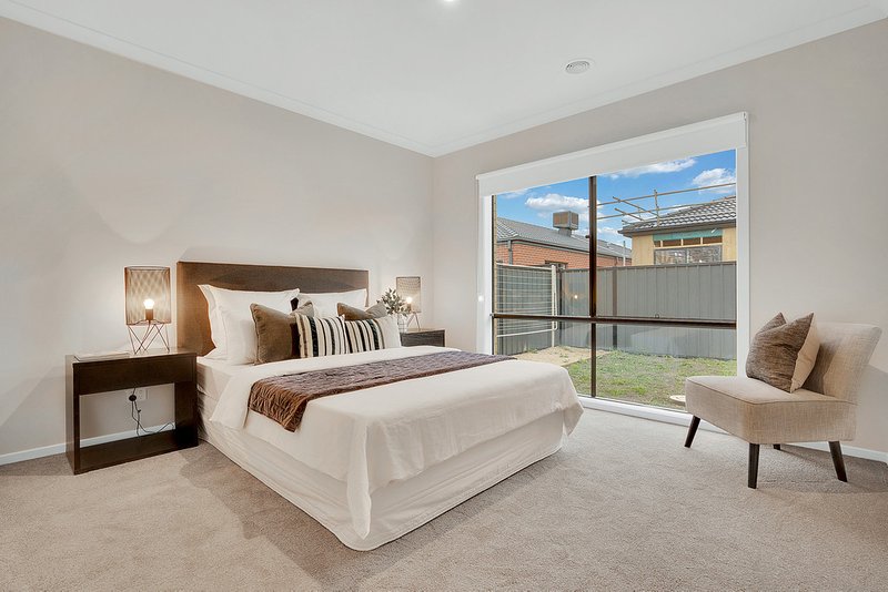 Photo - 58 Rhyolite Drive, Craigieburn VIC 3064 - Image 13