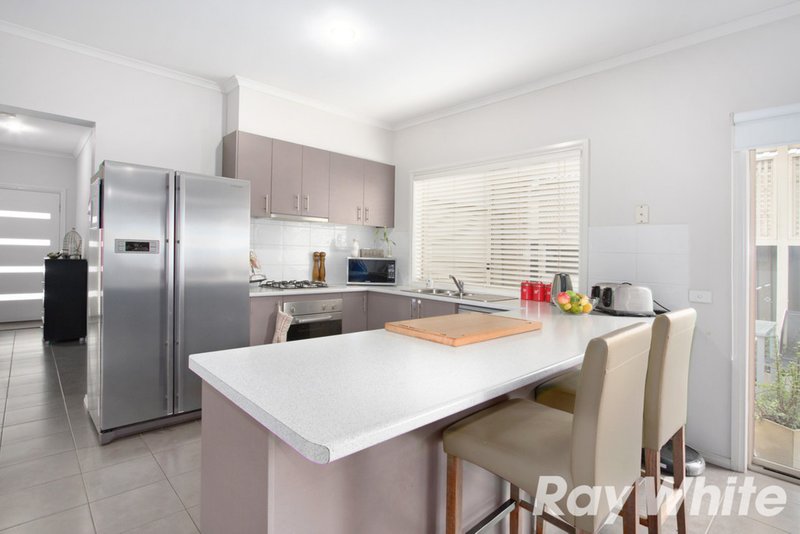 Photo - 58 Sarton Link, Pakenham VIC 3810 - Image 2