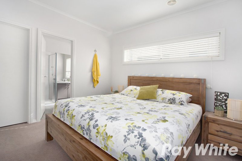 Photo - 58 Sarton Link, Pakenham VIC 3810 - Image 6