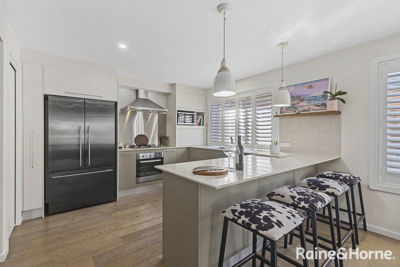 Photo - 58 Shannon Parade, Berkeley Vale NSW 2261 - Image 4