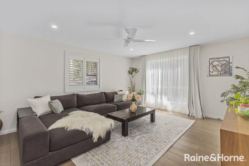 Photo - 58 Shannon Parade, Berkeley Vale NSW 2261 - Image 5