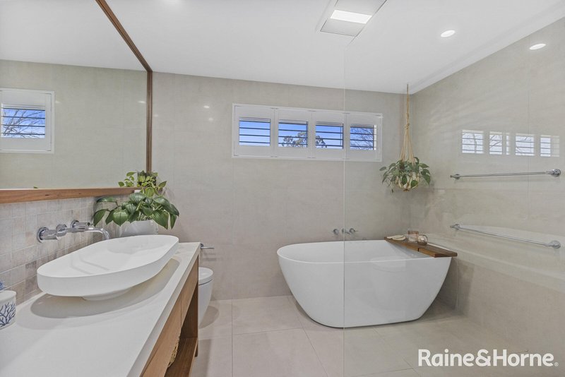 Photo - 58 Shannon Parade, Berkeley Vale NSW 2261 - Image 10