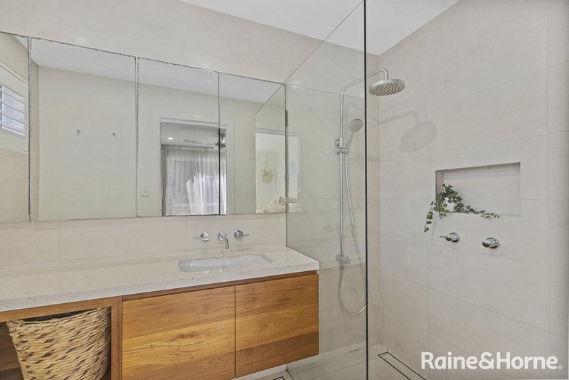 Photo - 58 Shannon Parade, Berkeley Vale NSW 2261 - Image 11