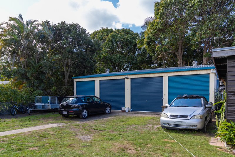 Photo - 58 Shell Street, Urangan QLD 4655 - Image 5