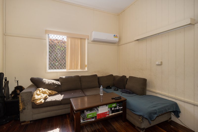 Photo - 58 Shell Street, Urangan QLD 4655 - Image 10