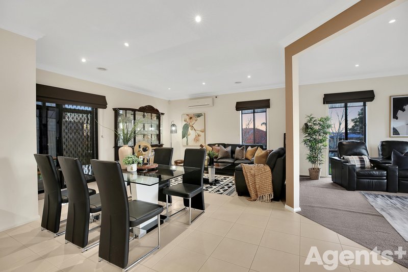 Photo - 58 Skyline Way, Berwick VIC 3806 - Image 3