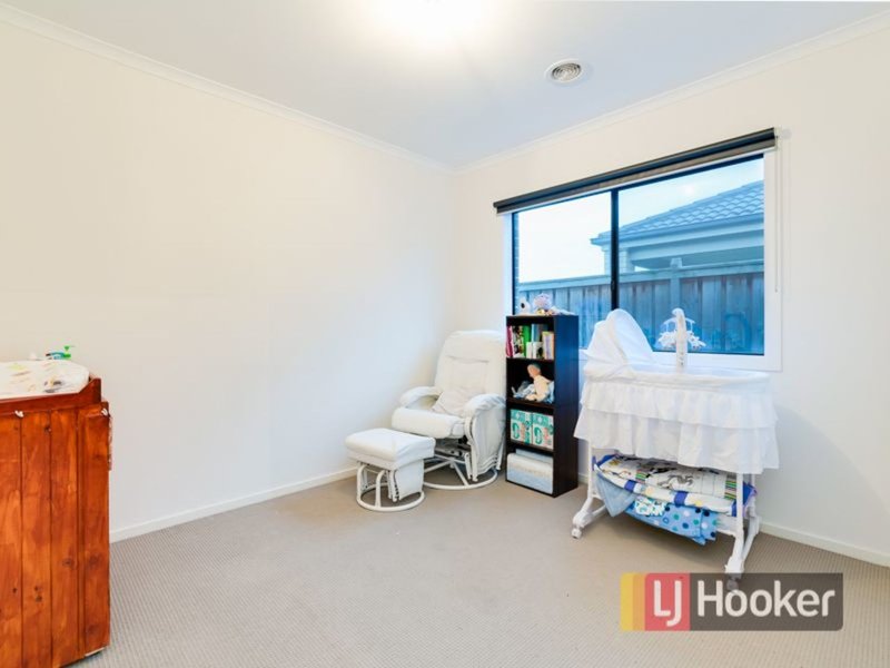 Photo - 58 Sussex Avenue, Cranbourne North VIC 3977 - Image 10