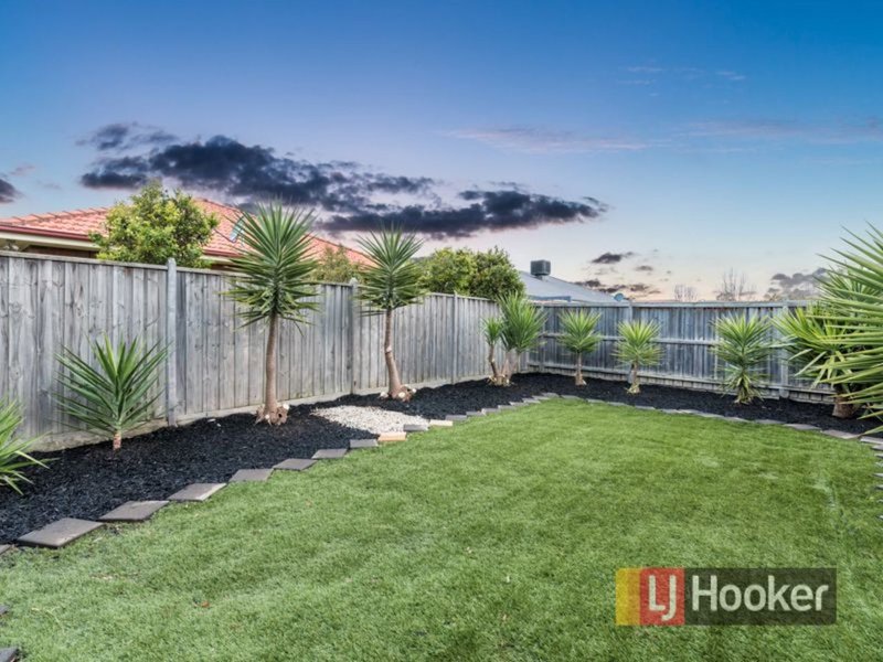 Photo - 58 Sussex Avenue, Cranbourne North VIC 3977 - Image 13