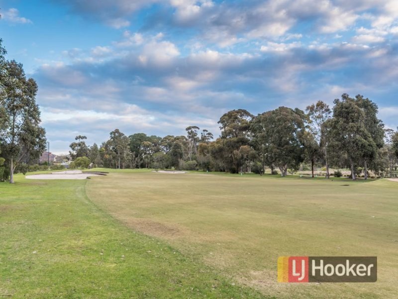 Photo - 58 Sussex Avenue, Cranbourne North VIC 3977 - Image 15