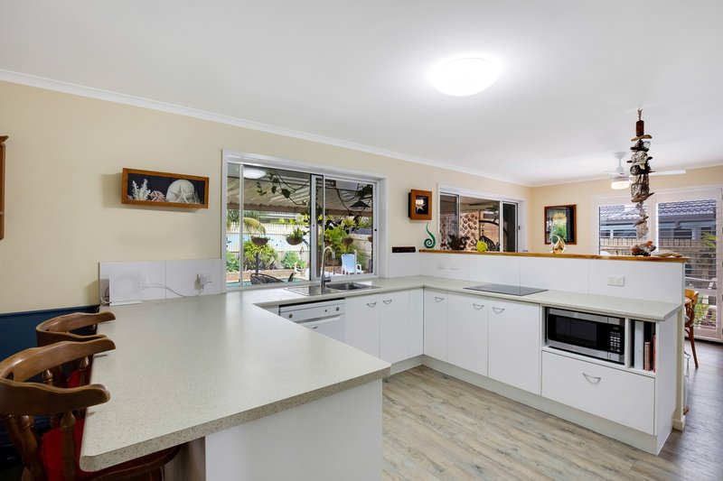 Photo - 58 Topsail Cct , Banksia Beach QLD 4507 - Image 7