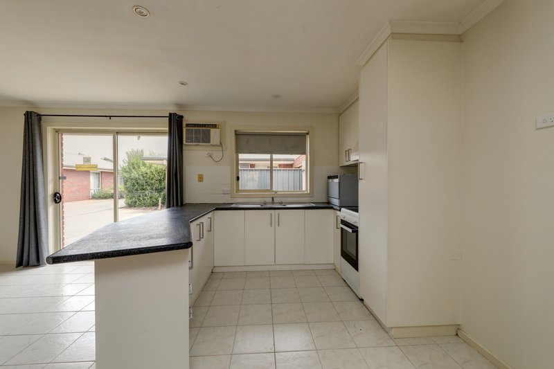 Photo - 5/8 Waratah Court, Cobram VIC 3644 - Image 3