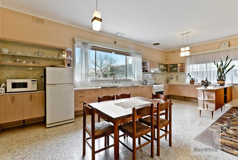 Photo - 582 Bell Street, Preston VIC 3072 - Image 3