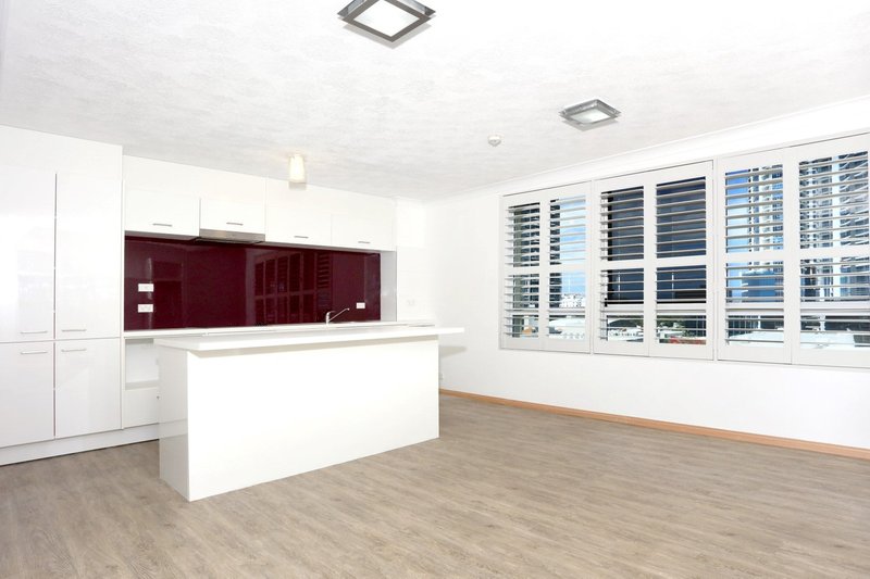 Photo - 58/30 Marine Parade, Southport QLD 4215 - Image 2