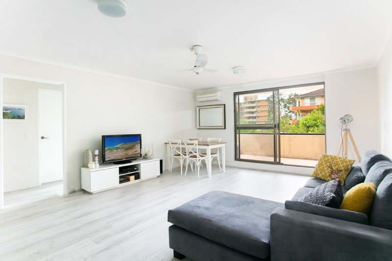 Photo - 5/84-88 Pacific Parade, Dee Why NSW 2099 - Image 2