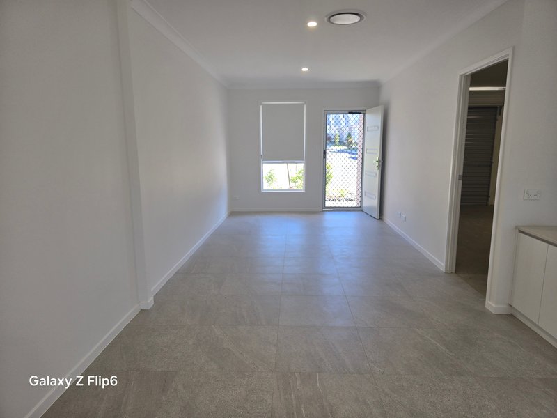 Photo - 58/8 Taylor Place, Mackenzie QLD 4156 - Image 3